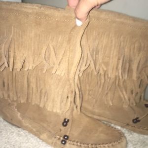 Minitonka frayed boots
